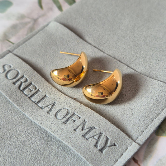 Sorella of May waterdrop Storee earring on jewelry pouch