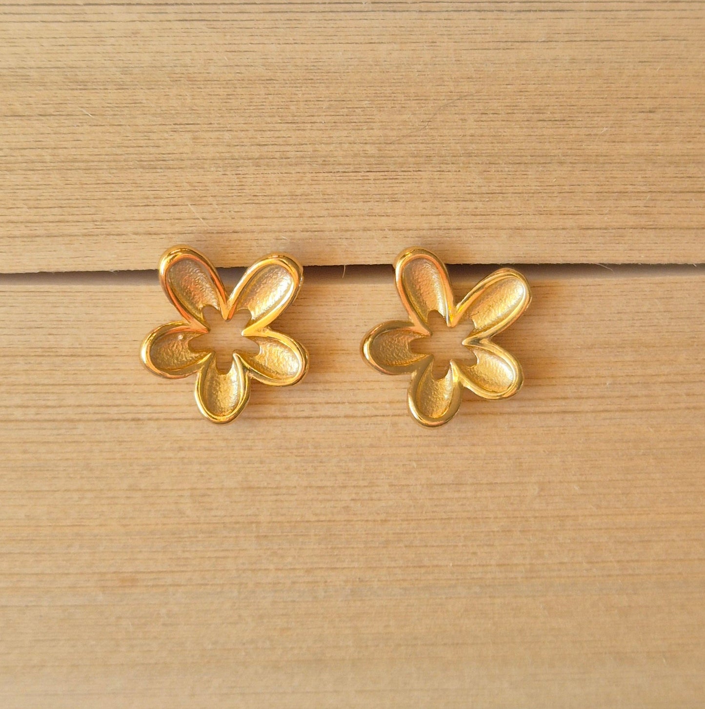 Phoebe - Sterling silver - Flower stud - Gold - Silver